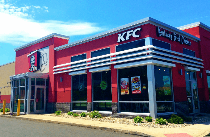 Typický vzhled restaurace KFC ve Spojených státech