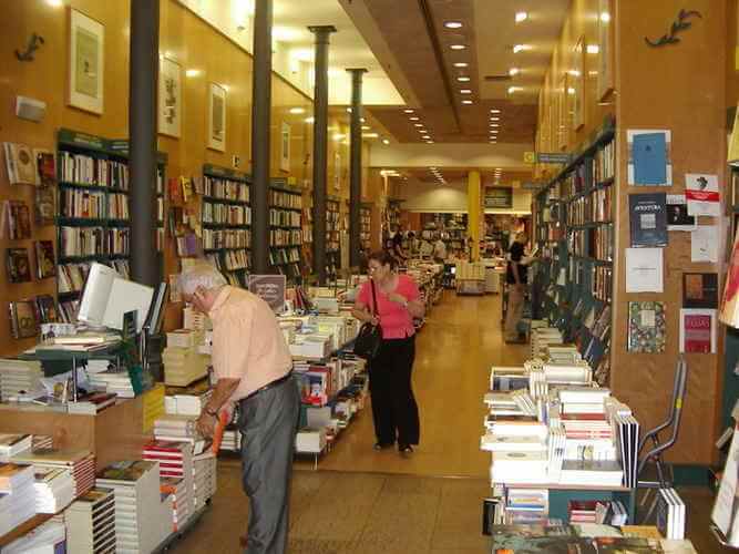 Tienda Casa del Libro Casa del Lintro - una de las librerías