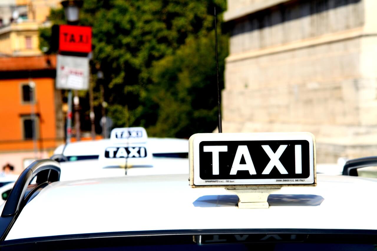 Tanie Taxi Warszawa. Porównanie cen.