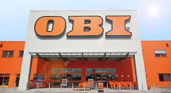 Wejście frontowe do sklepu Obi